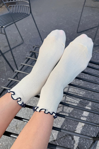 THE PETITE RUFFLED MODAL SOCKS - SOFT WHITE/NAVY