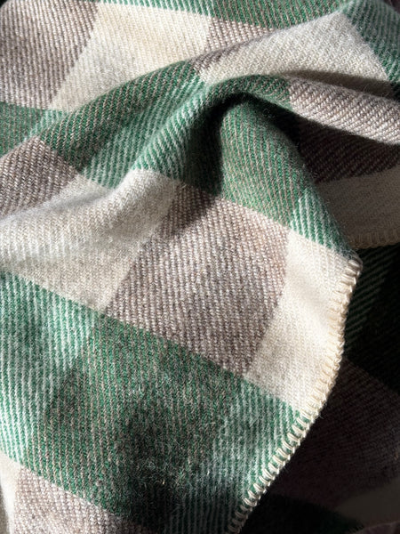 MacAusland’s Throw Blanket - Kelly Green and Cream