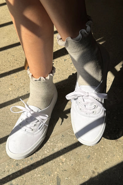 Ruffled Hugger Crew Socks - Vintage Grey/Red