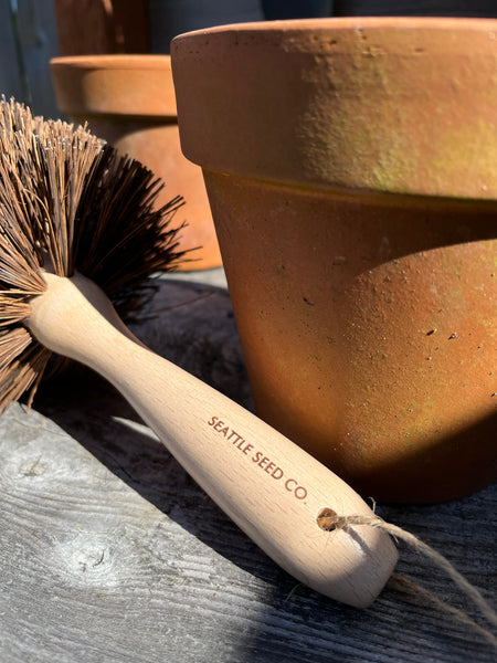 Garden Pot Brush