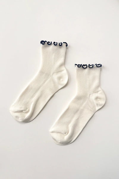 THE PETITE RUFFLED MODAL SOCKS - SOFT WHITE/NAVY
