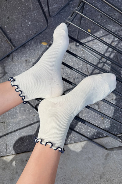 THE PETITE RUFFLED MODAL SOCKS - SOFT WHITE/NAVY